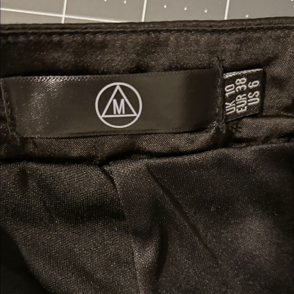 Missguided Black and Gold Sequin Pants - Picture 4 of 5